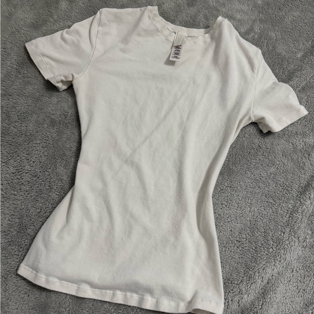 White Color Bone SKIMS shirt. DAMAGED
SIZE XXS